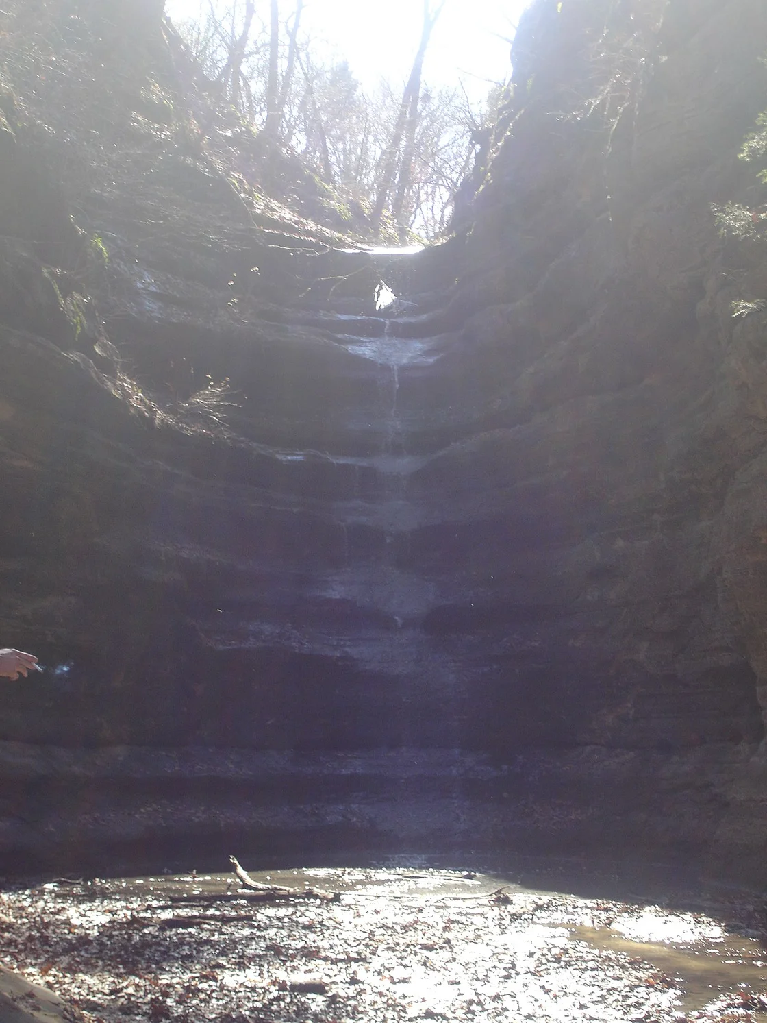Starved Rock Winter Hiking: Frozen Waterfalls Guide 2026 2 French Canyon waterfall at Starved Rock showing 45-foot frozen cascade in narrow slot canyon