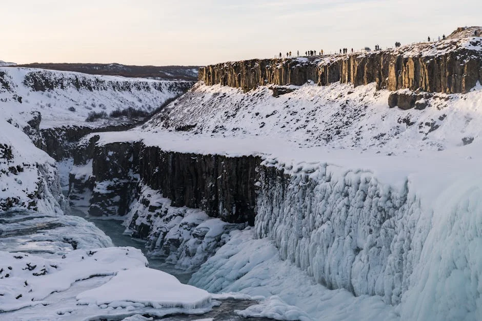 Matthiessen State Park Winter Hiking Guide (2026) 2 Hikers viewing frozen canyon and waterfall from snowy overlook in winter