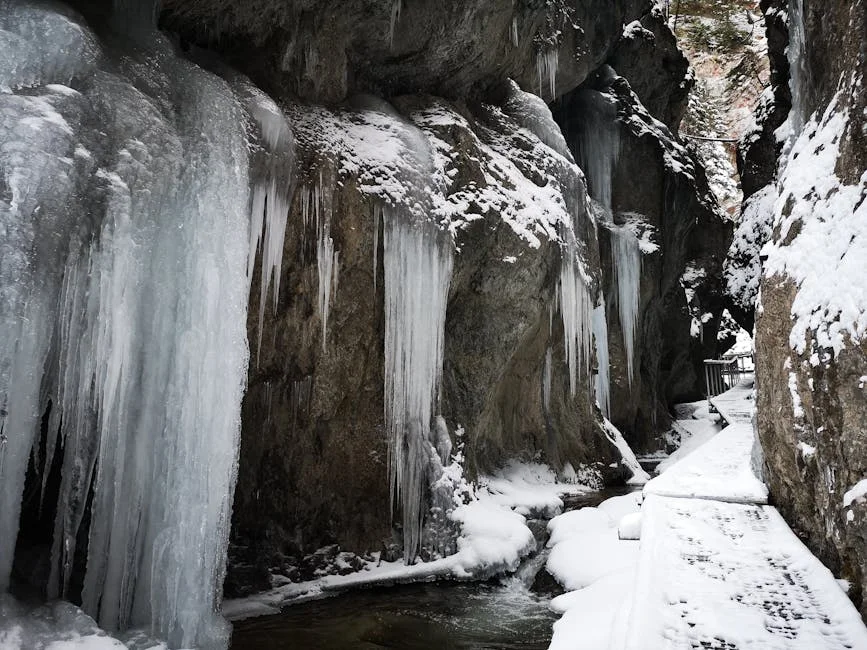 Matthiessen State Park Winter Hiking Guide (2026) 4 Icy canyon pathway with snow and icicles decorating rocky walls in winter