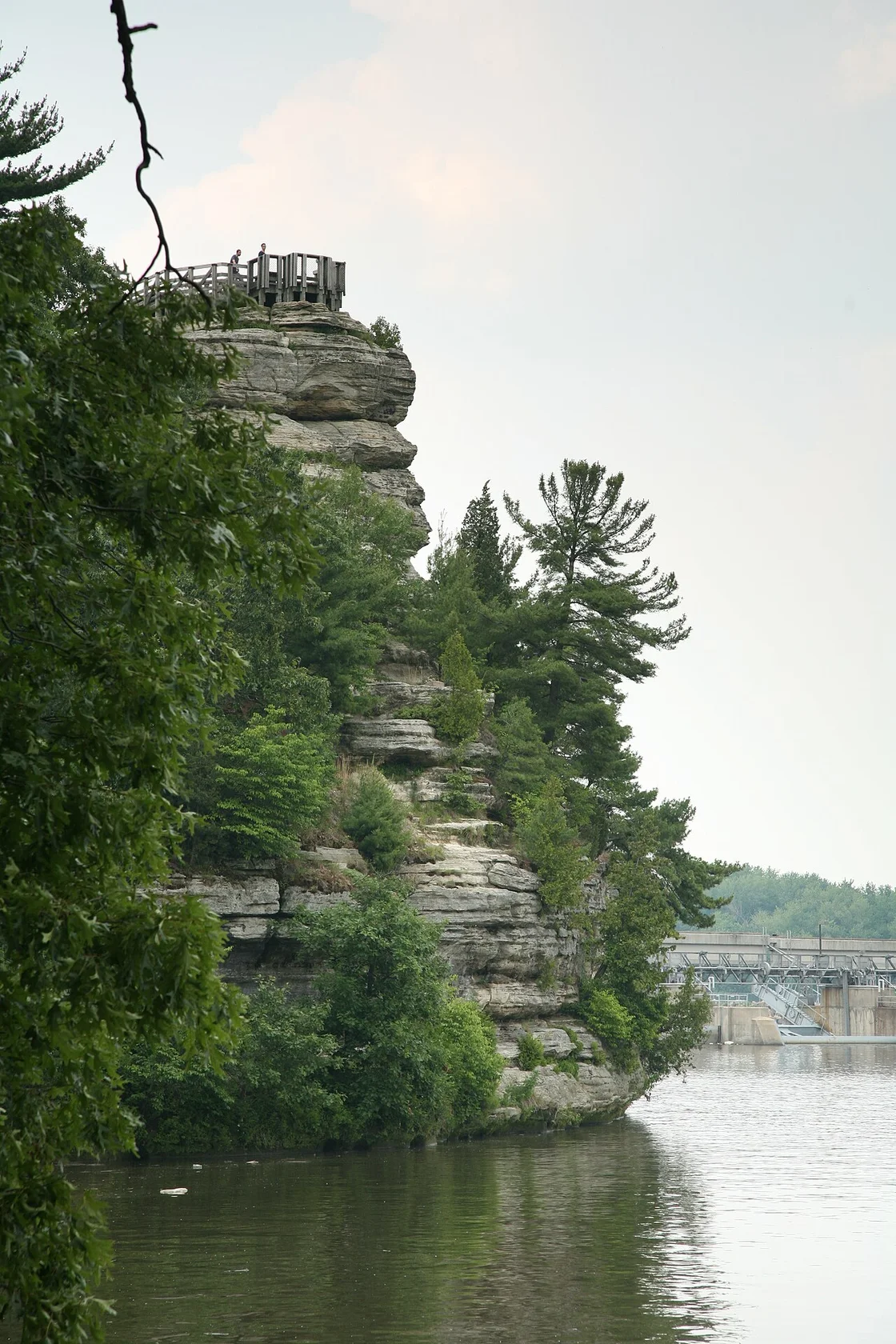Starved Rock Winter Hiking: Frozen Waterfalls Guide 2026 4 Sandstone canyon walls at Starved Rock State Park showing typical winter canyon scenery